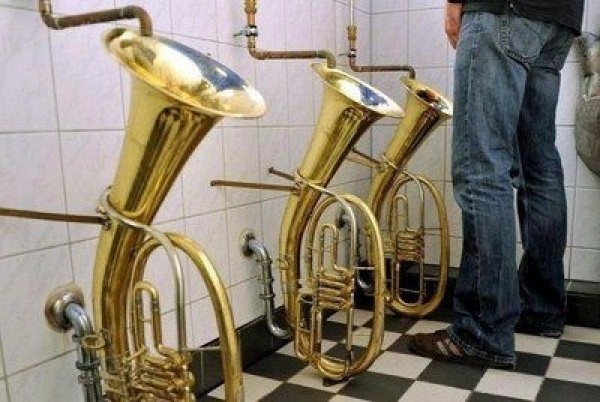 Urinoir saxophones