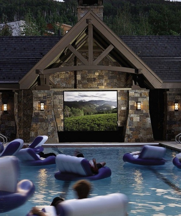 Dans une bouée de ce cinéma aquatique