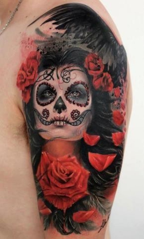 La catrina entre flores rojas y alas de pajaros