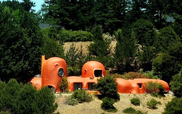 FLINTSTONE HOUSE (BURLINGAME, USA)