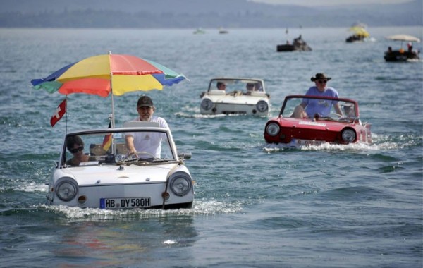 Dans cette petite voiture amphibie en Suisse