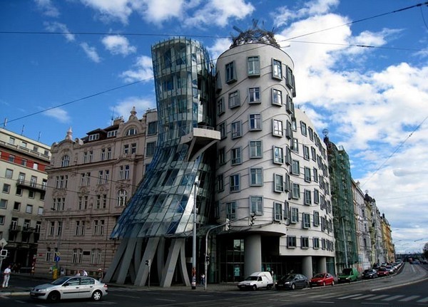 DANCING HOUSE (PRAGUE, CZECH REPUBLIC)